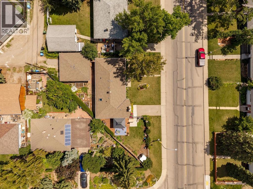 4528 26 Avenue SW - 26