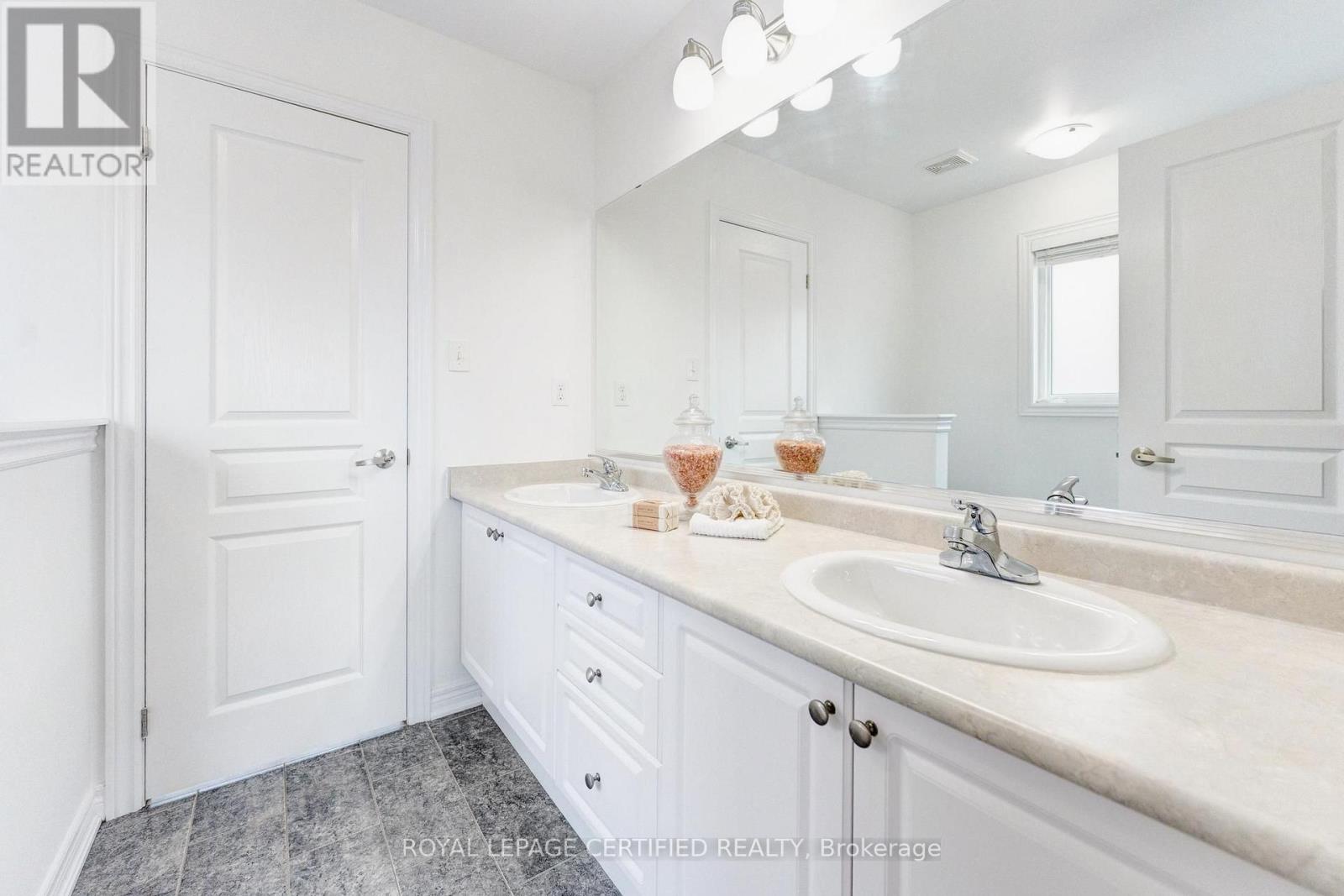 515 HINCHEY CRESCENT - 33