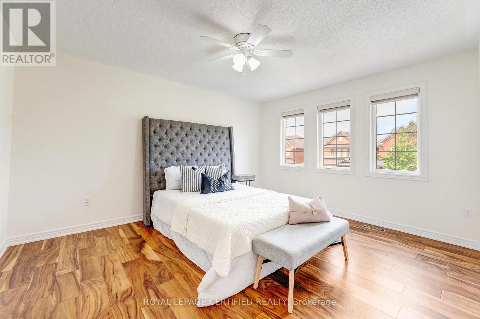 515 HINCHEY CRESCENT - 35