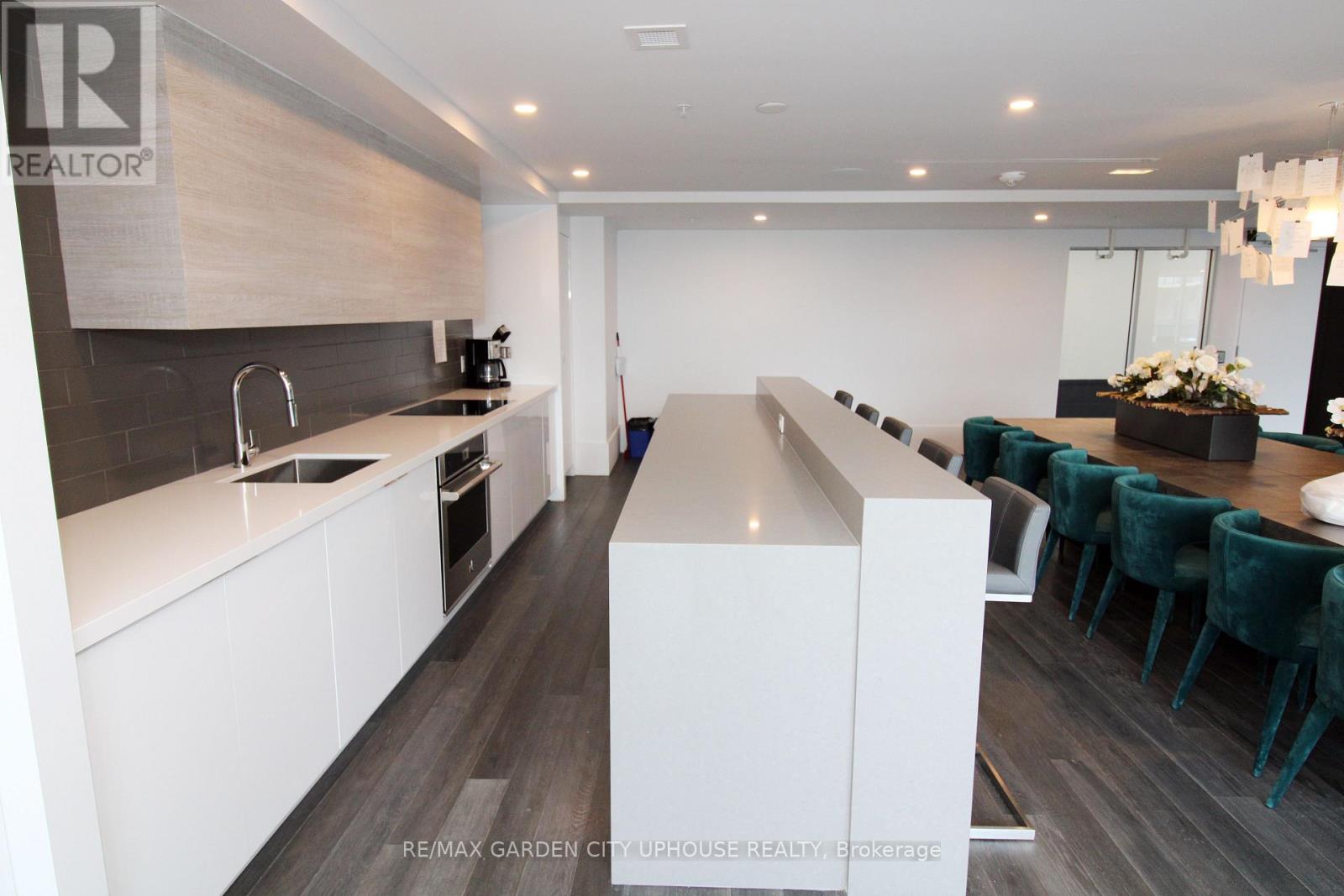 #336 16 CONCORD PLACE - 13