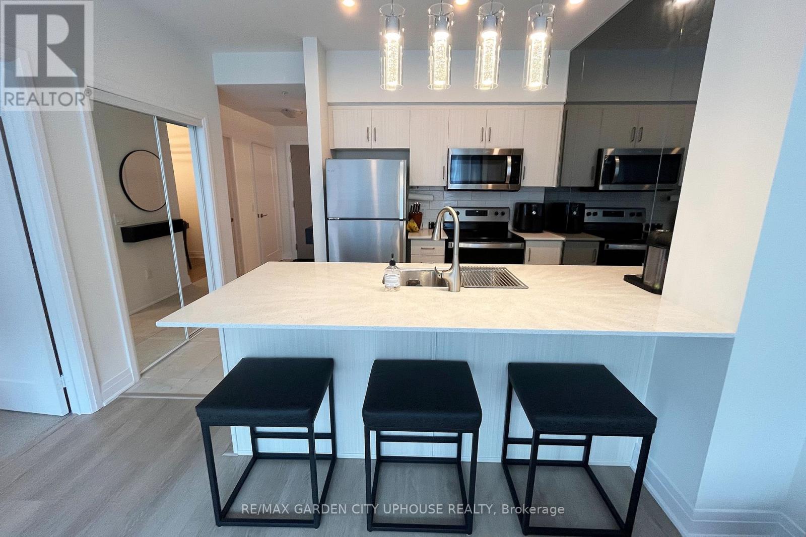 #336 16 CONCORD PLACE - 3