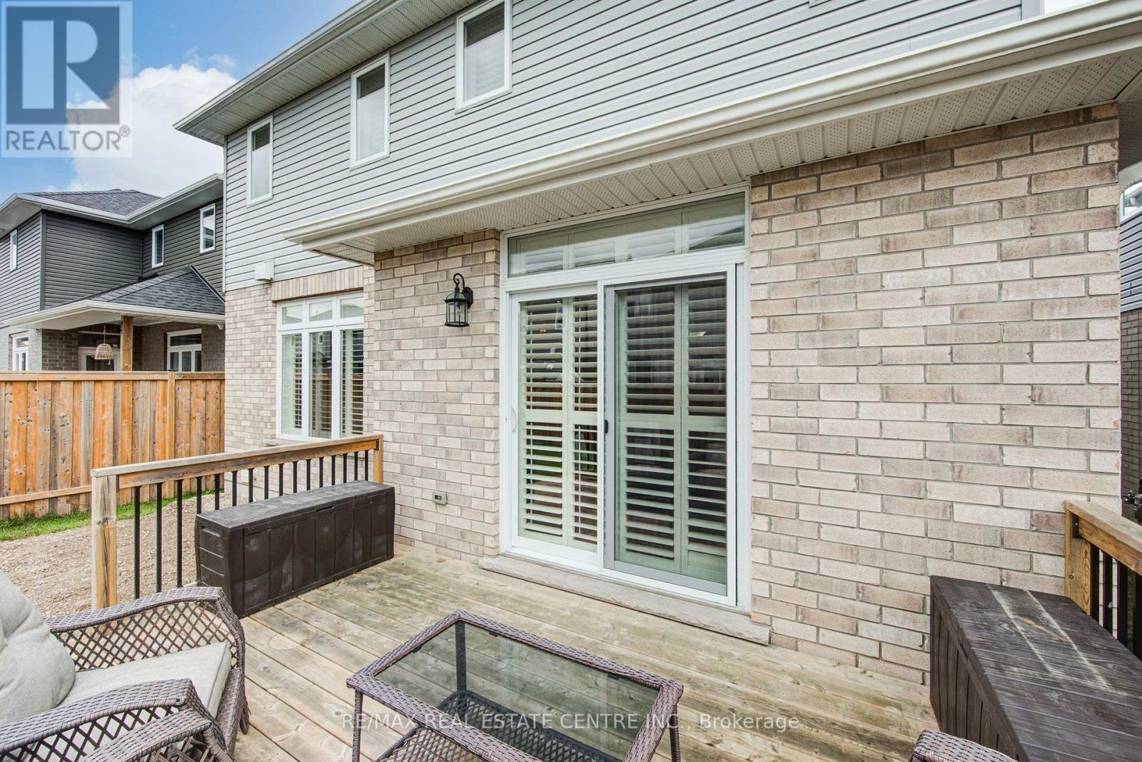 943 DOWNING DRIVE N - 39