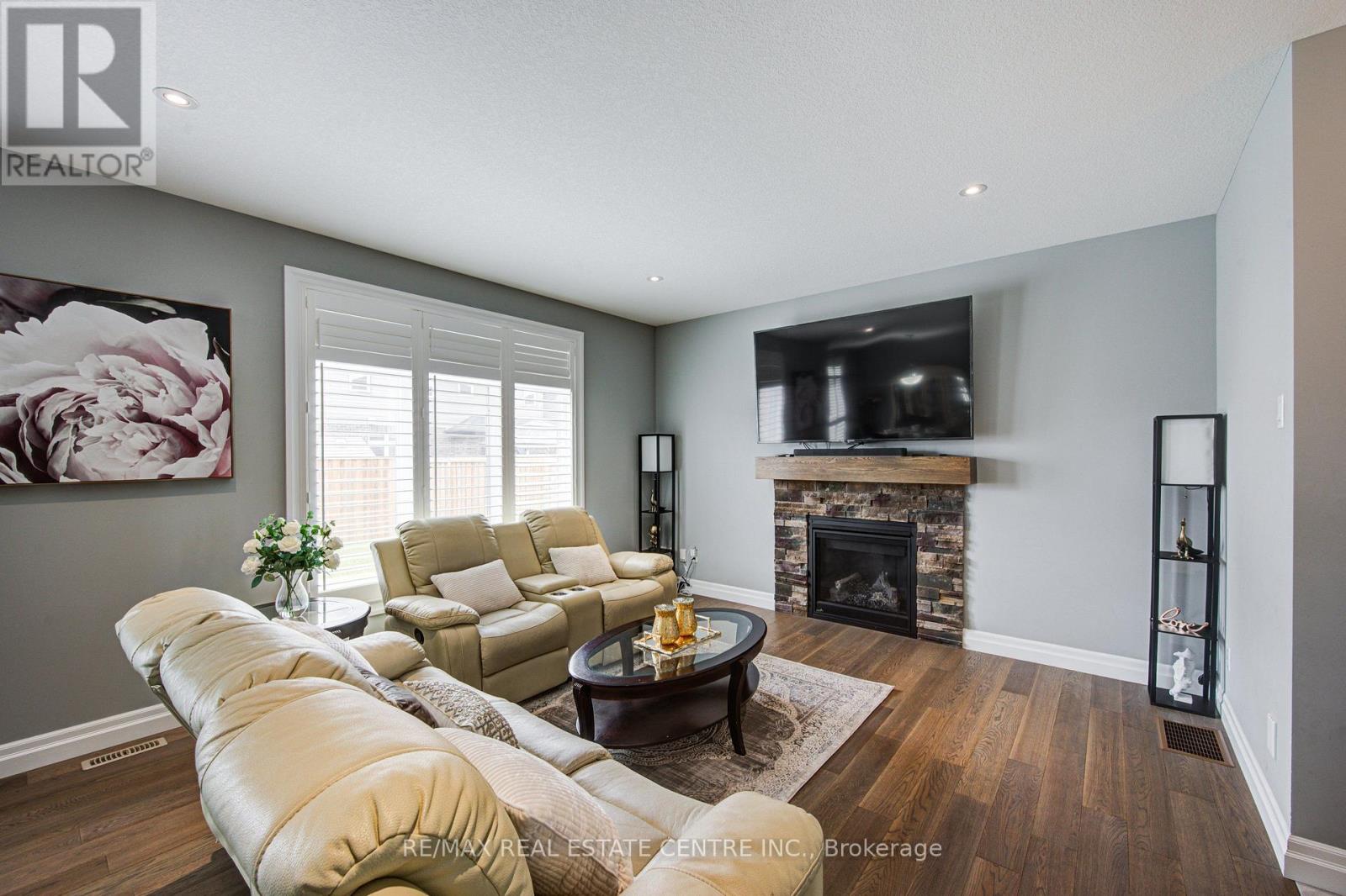 943 DOWNING DRIVE N - 9