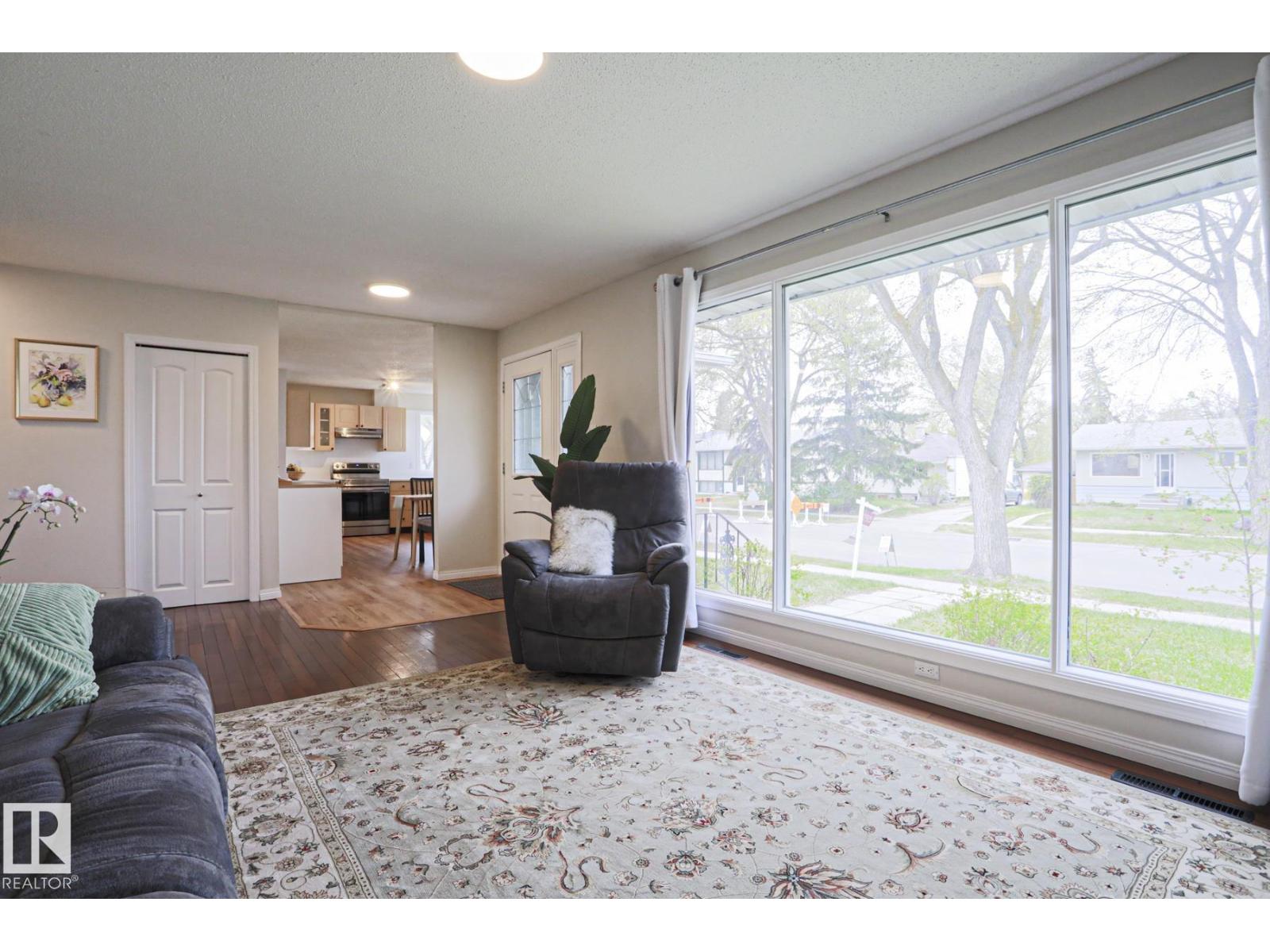 9523 151 ST NW - 12