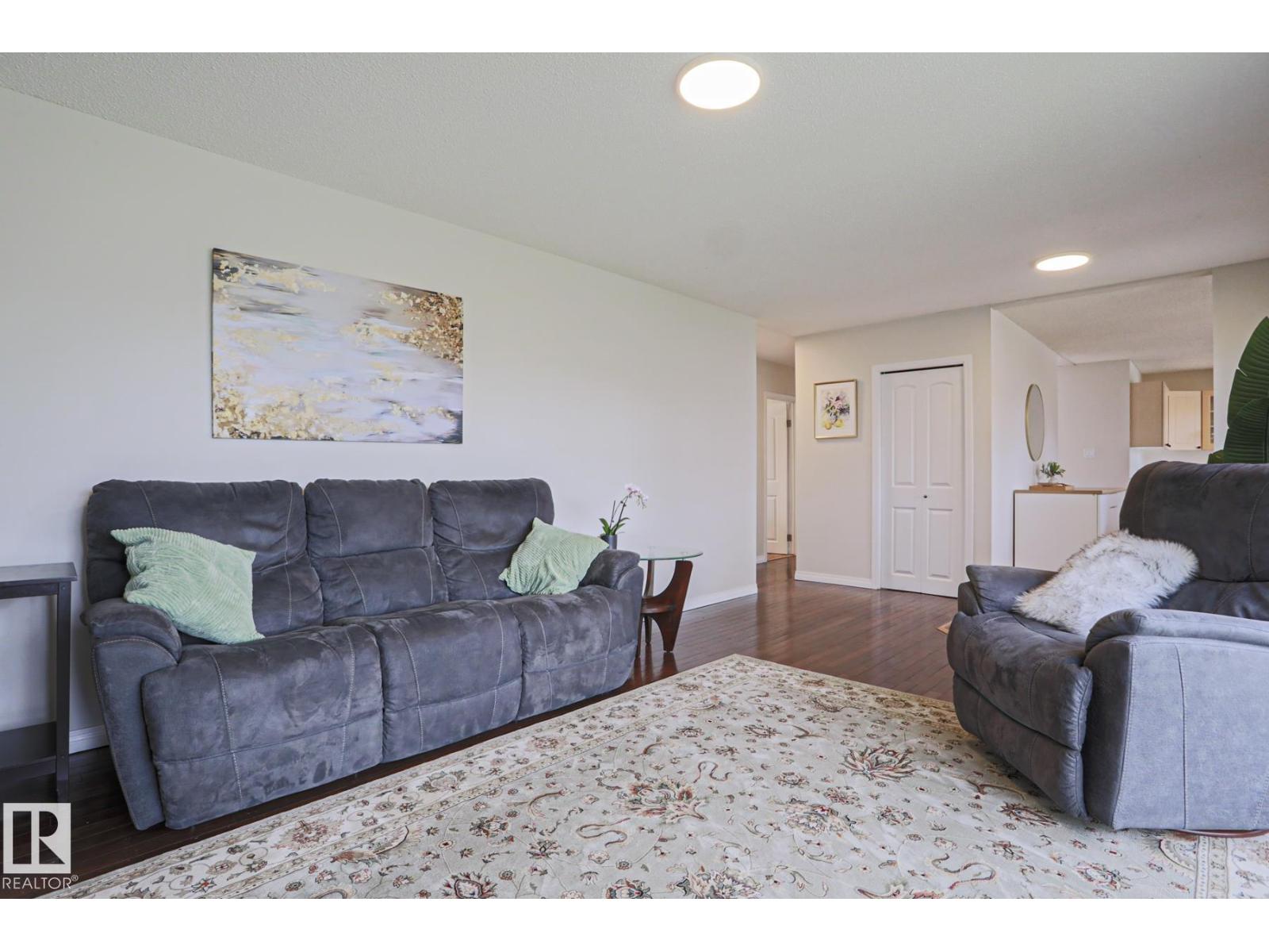 9523 151 ST NW - 14