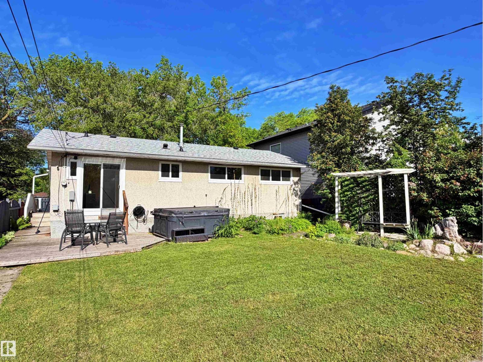 9523 151 ST NW - 39