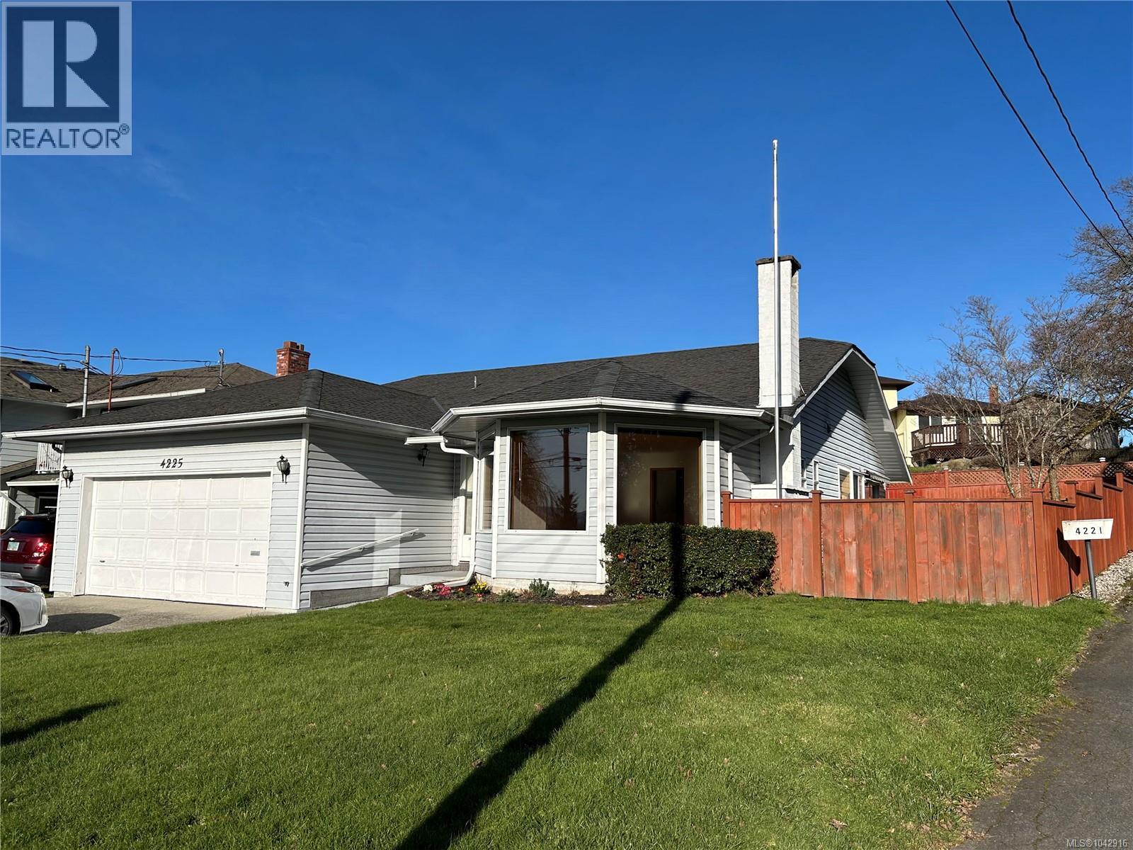 4225 Quadra St - 1
