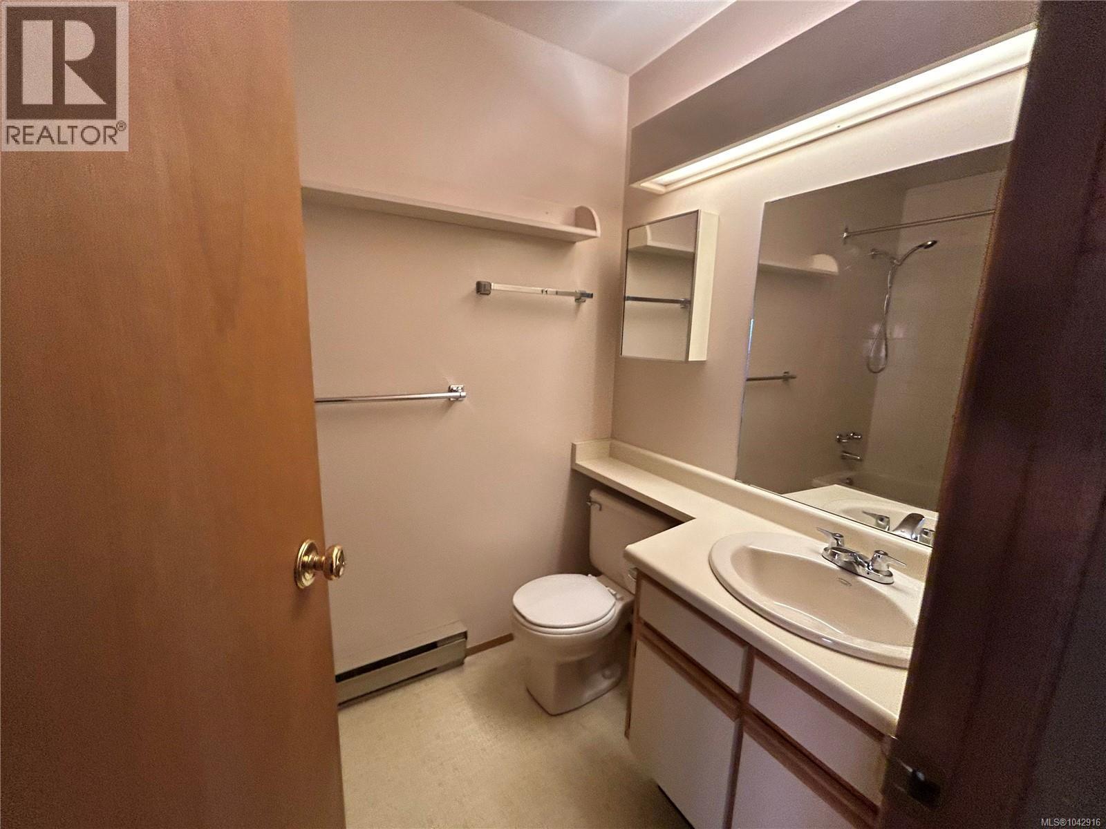 4225 Quadra St - 12