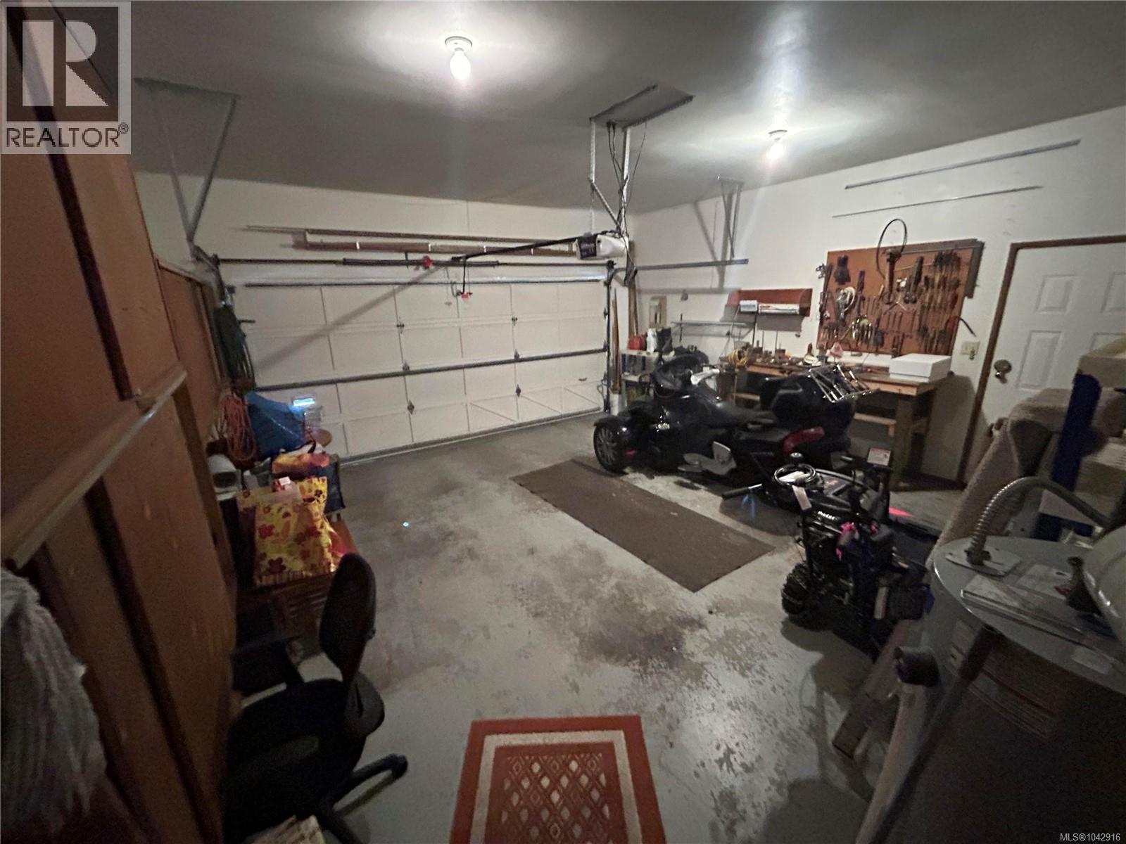 4225 Quadra St - 21