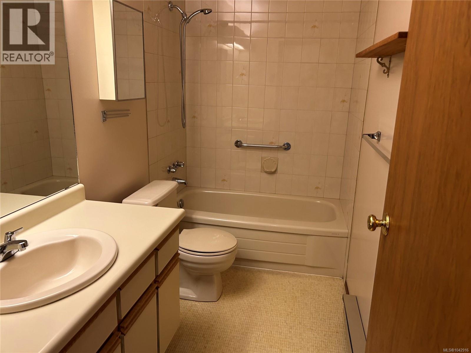 4225 Quadra St - 9