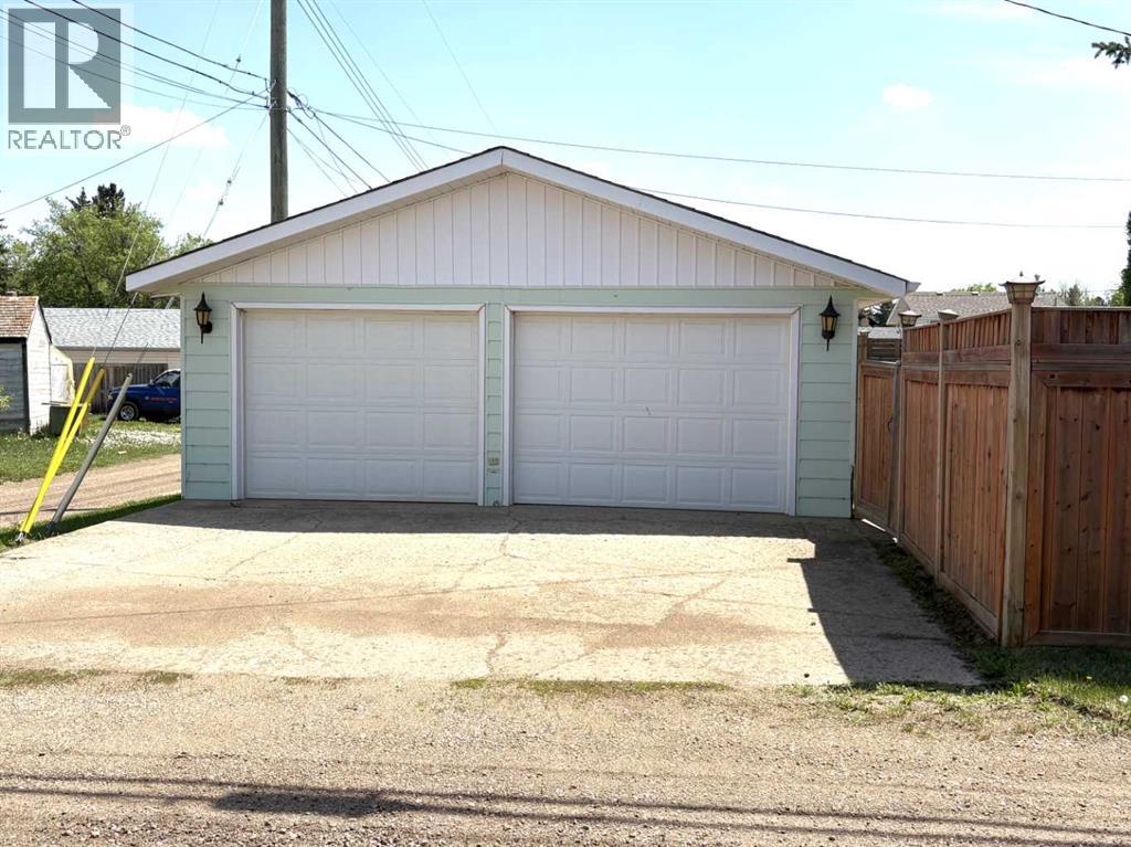 4913 48 Avenue - 8