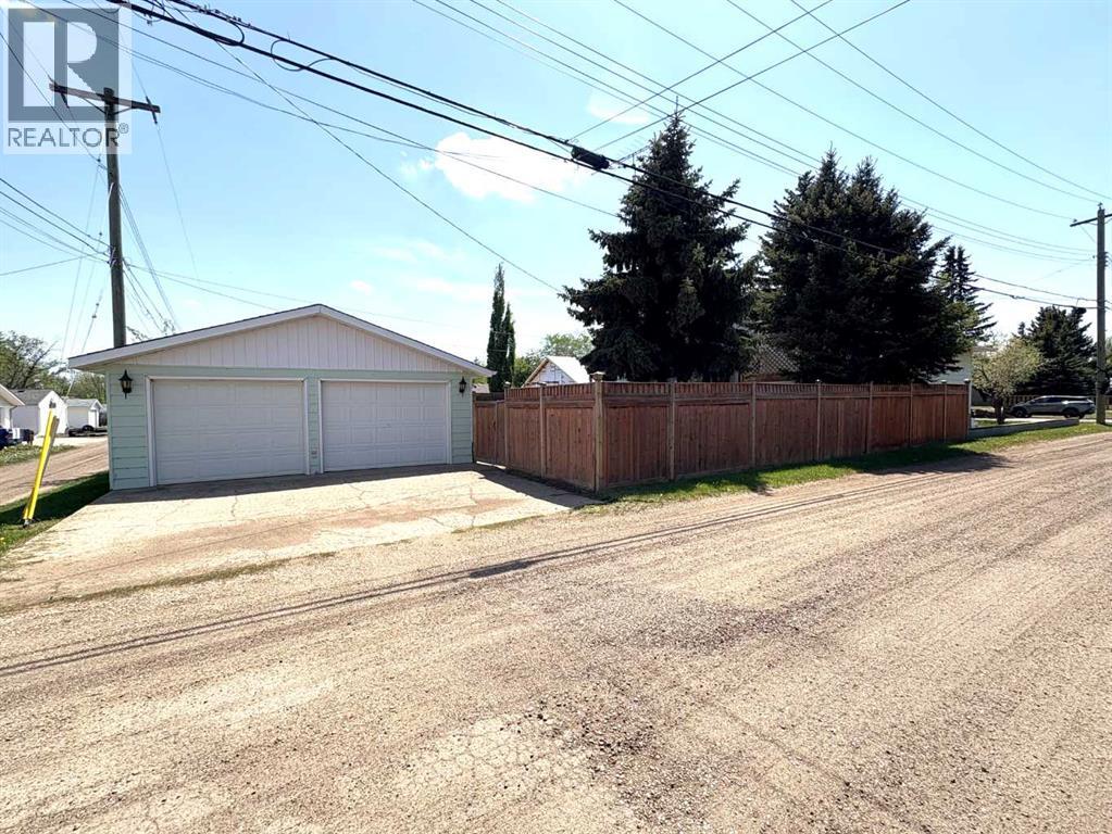 4913 48 Avenue - 9