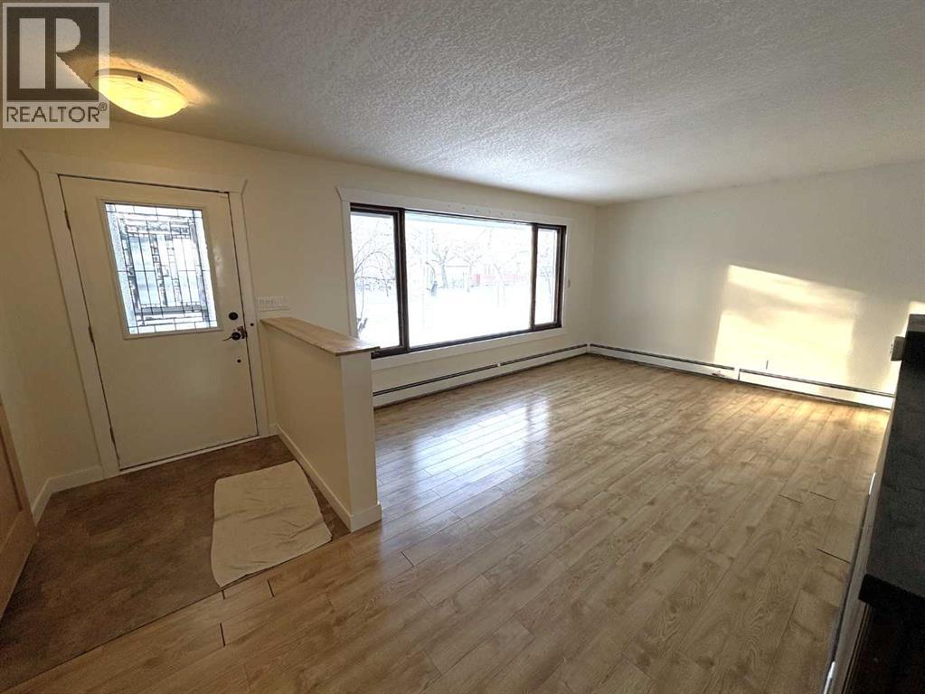 4913 48 Avenue - 12