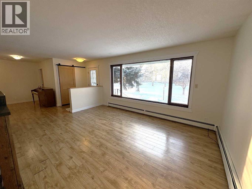 4913 48 Avenue - 13