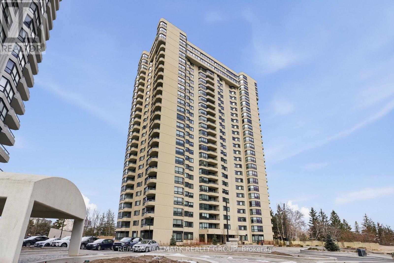 #202 1500 RIVERSIDE DRIVE E - 2