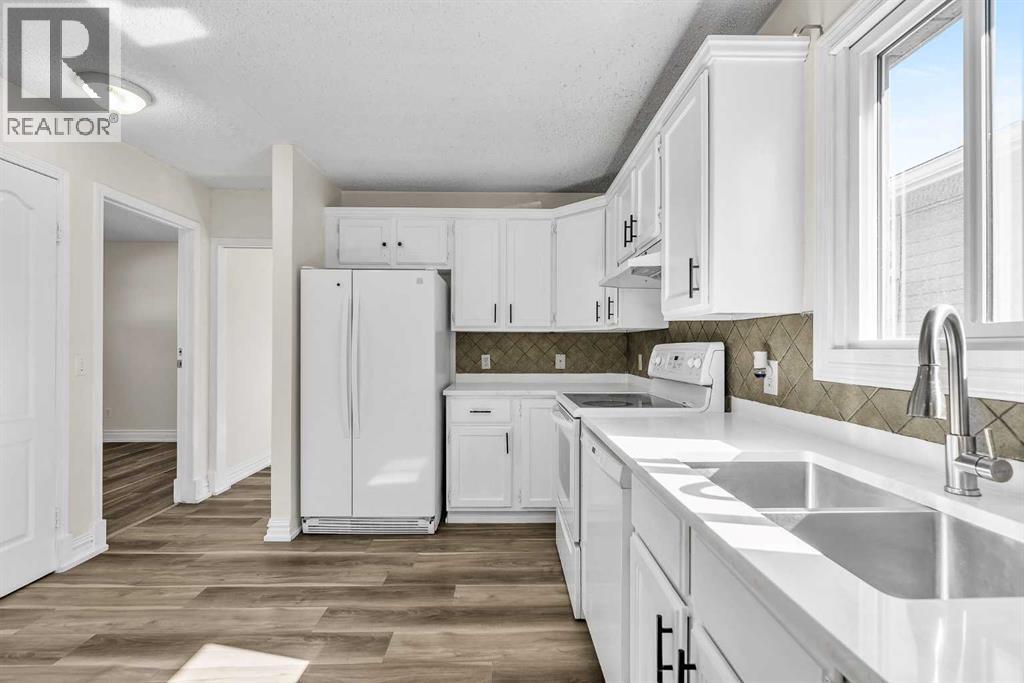 43 Taraglen Road NE - 16