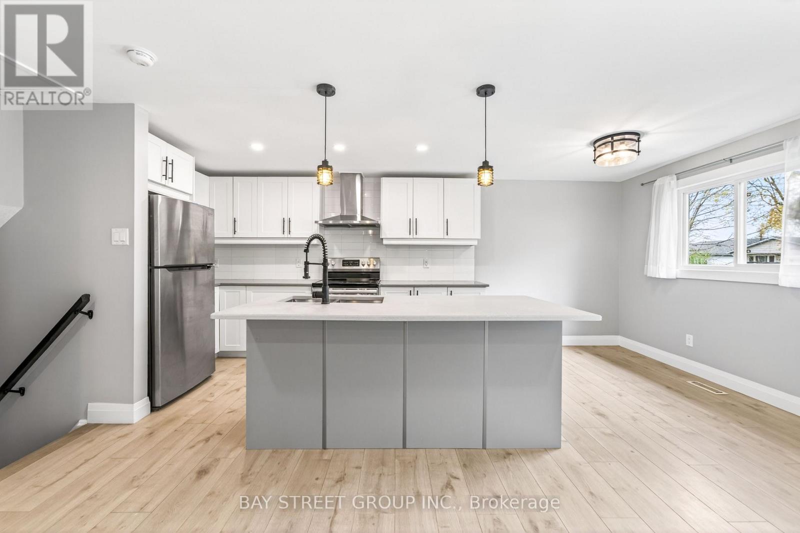 41 HELENE CRESCENT - 6
