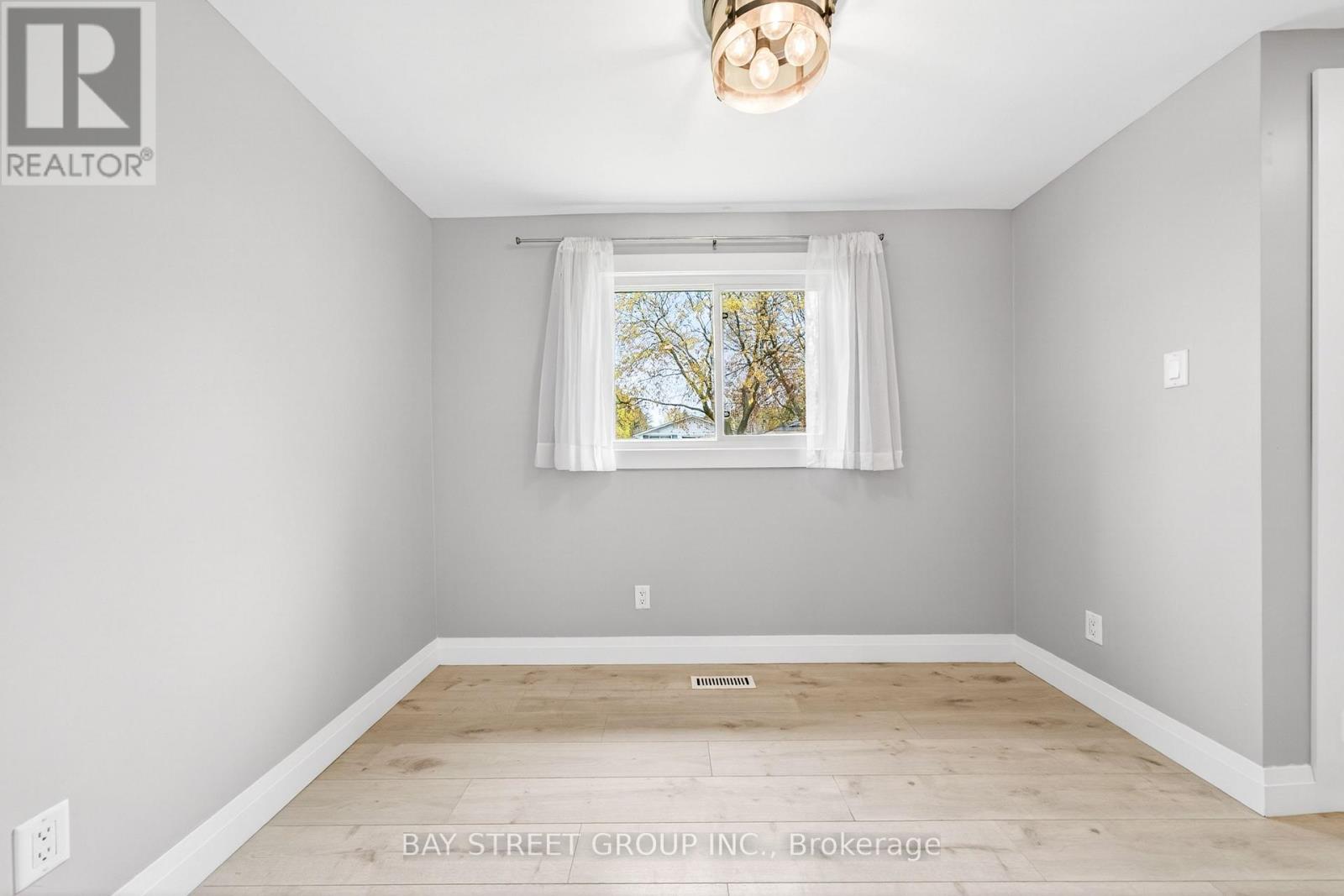 41 HELENE CRESCENT - 12