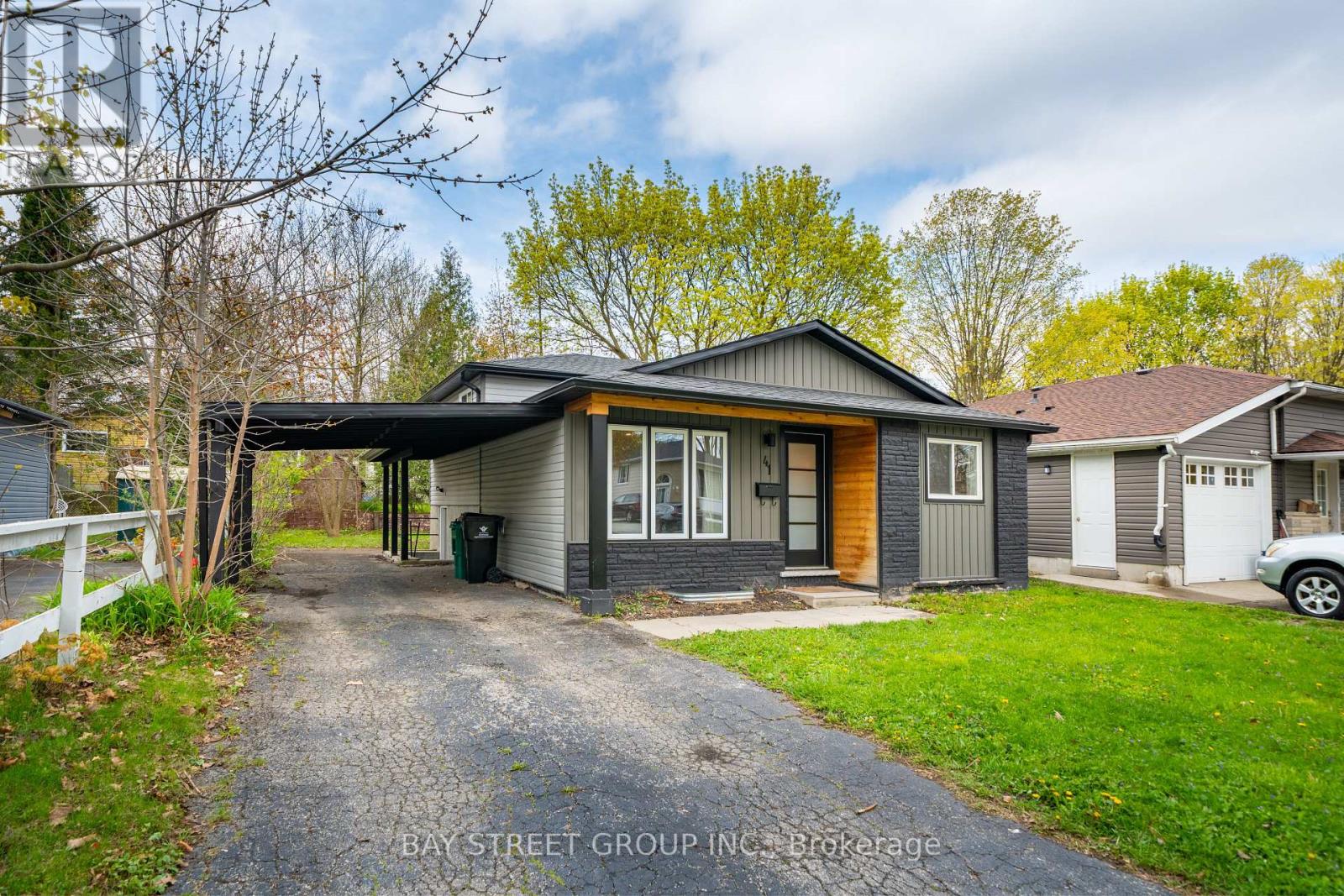 41 HELENE CRESCENT - 2