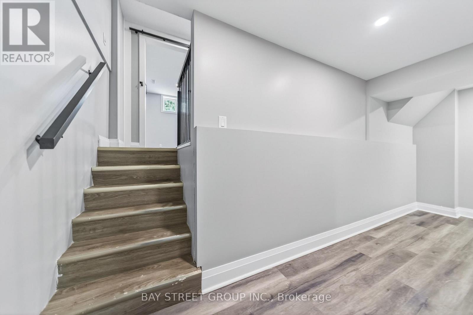 41 HELENE CRESCENT - 32