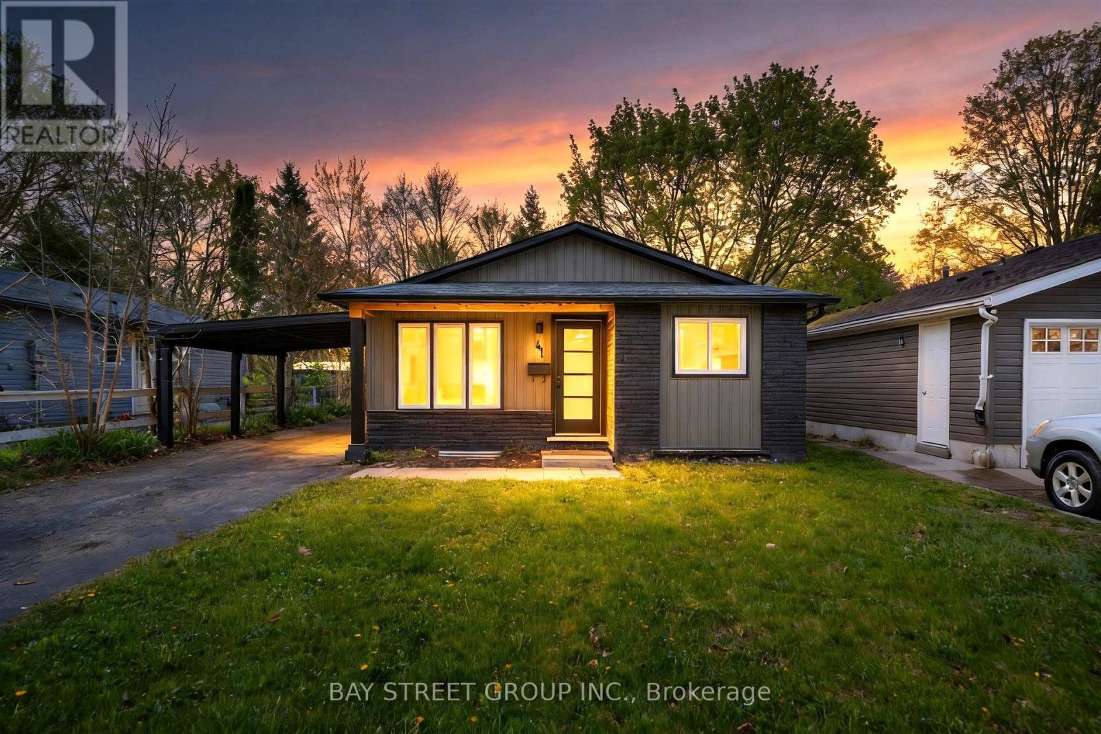 41 HELENE CRESCENT - 43