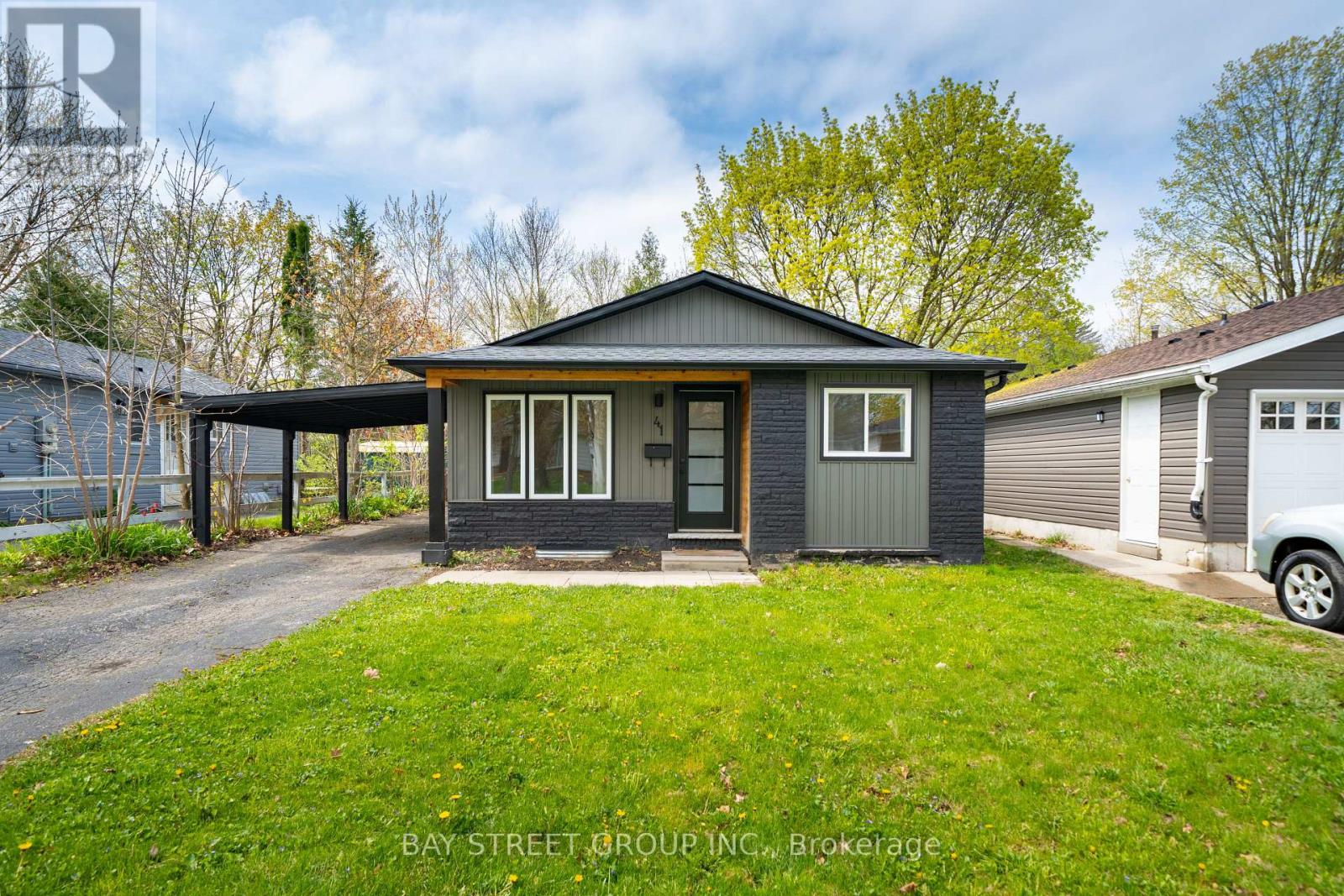 41 HELENE CRESCENT - 1