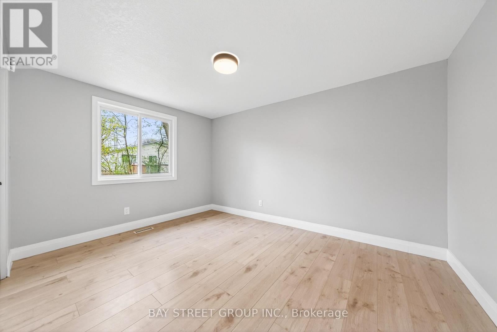 41 HELENE CRESCENT - 18