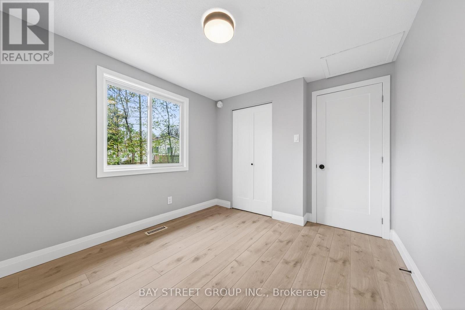 41 HELENE CRESCENT - 24