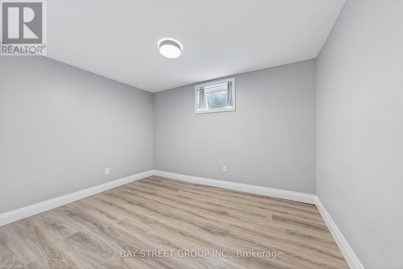 41 HELENE CRESCENT - 33