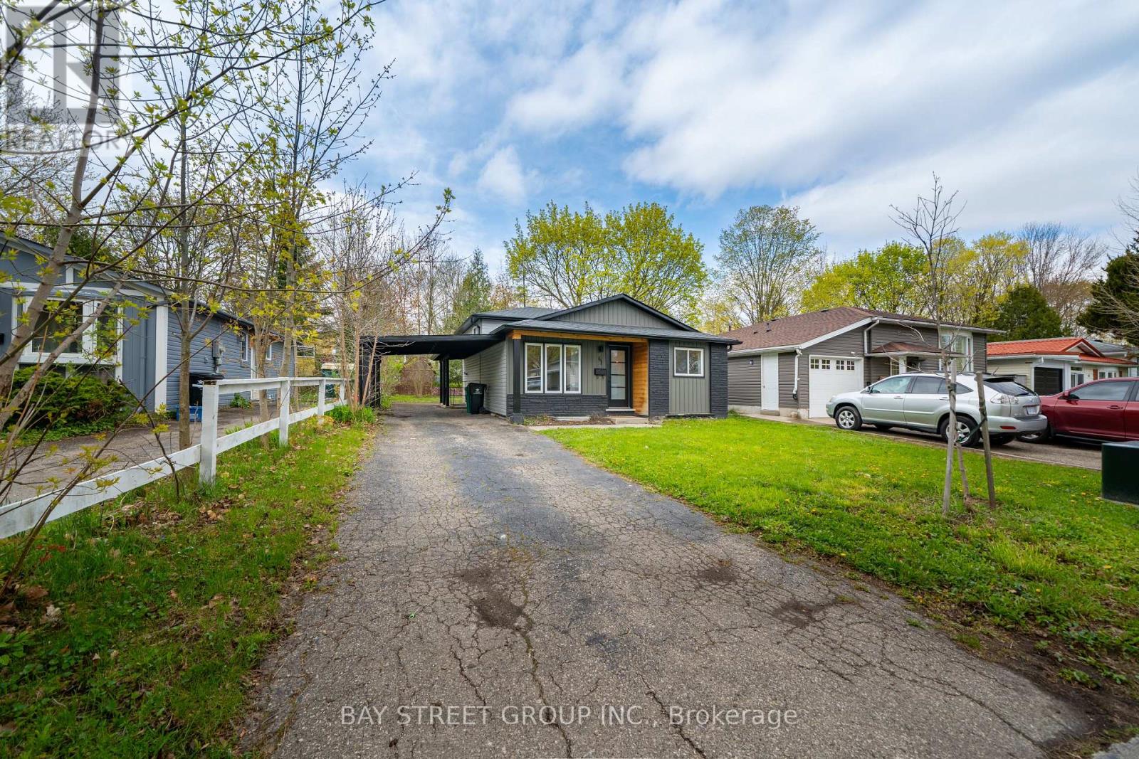 41 HELENE CRESCENT - 44