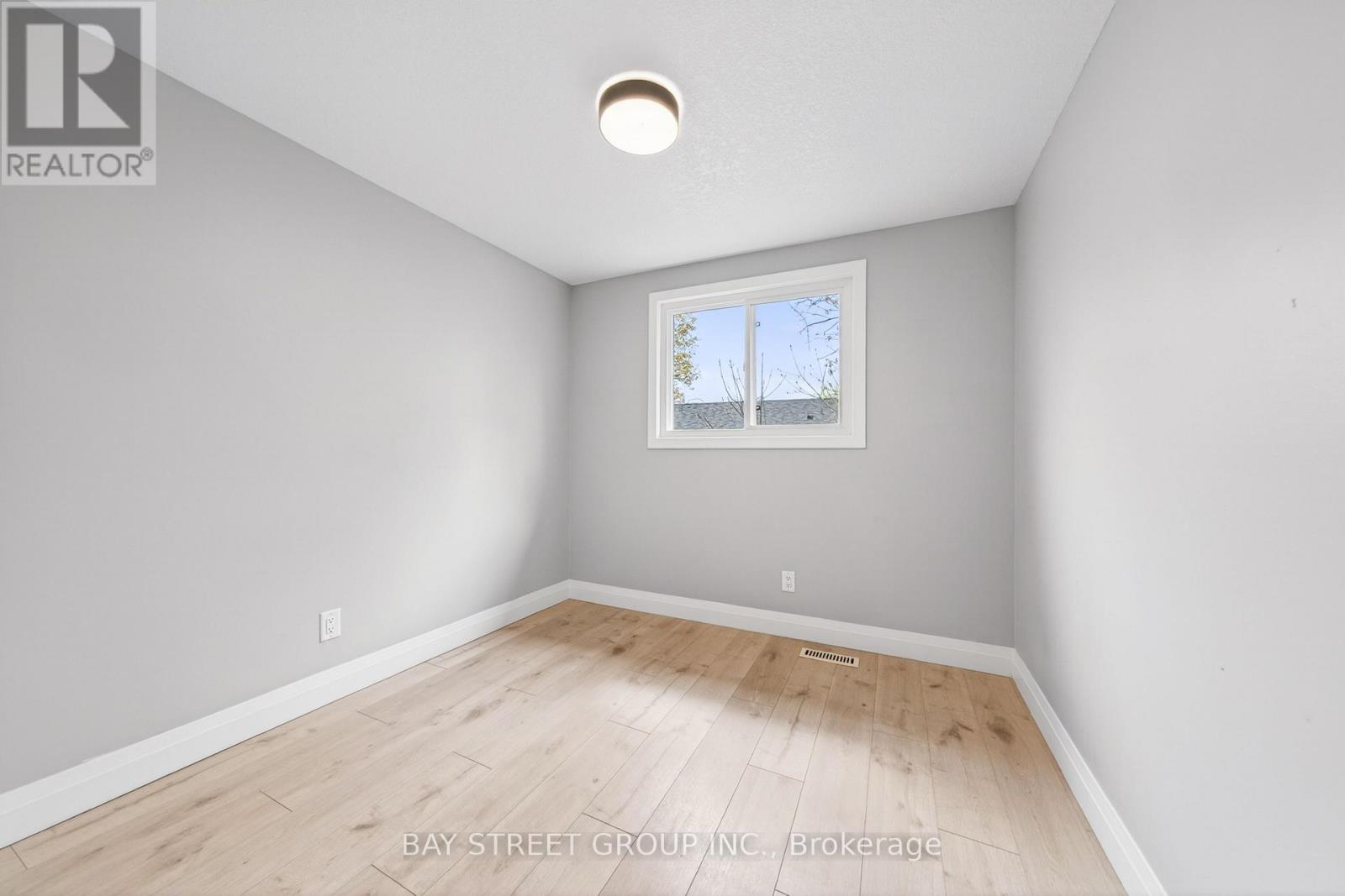 41 HELENE CRESCENT - 21