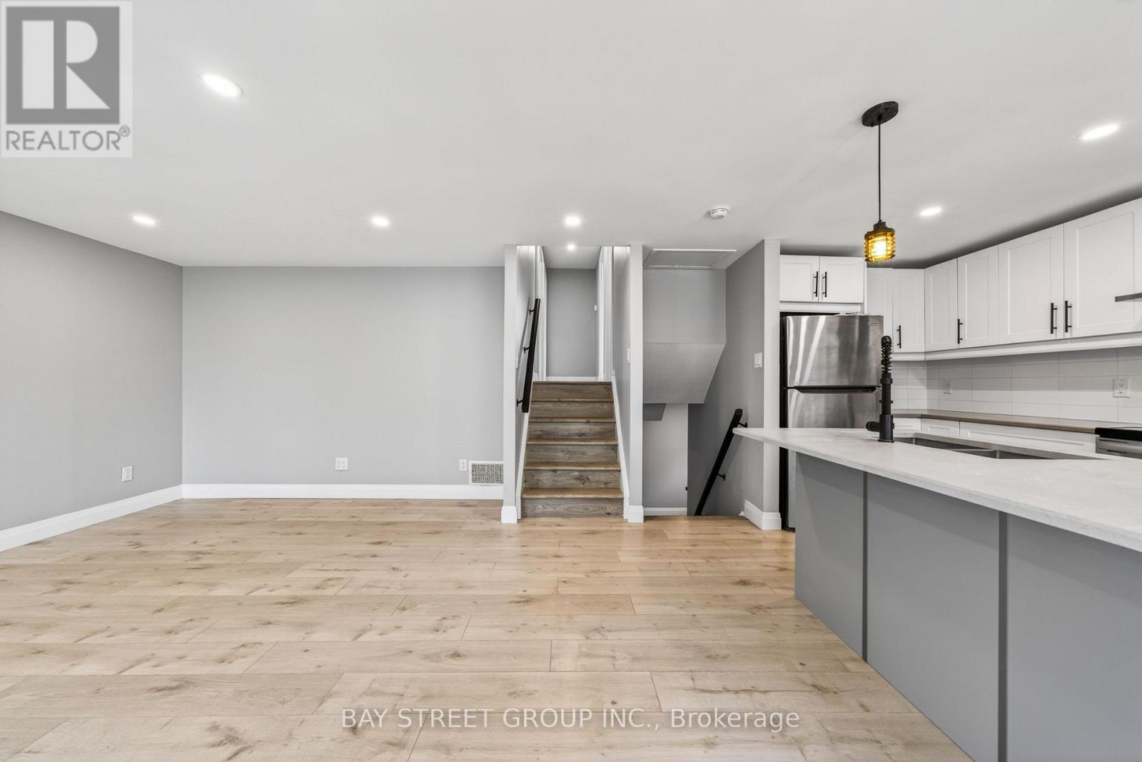 41 HELENE CRESCENT - 25