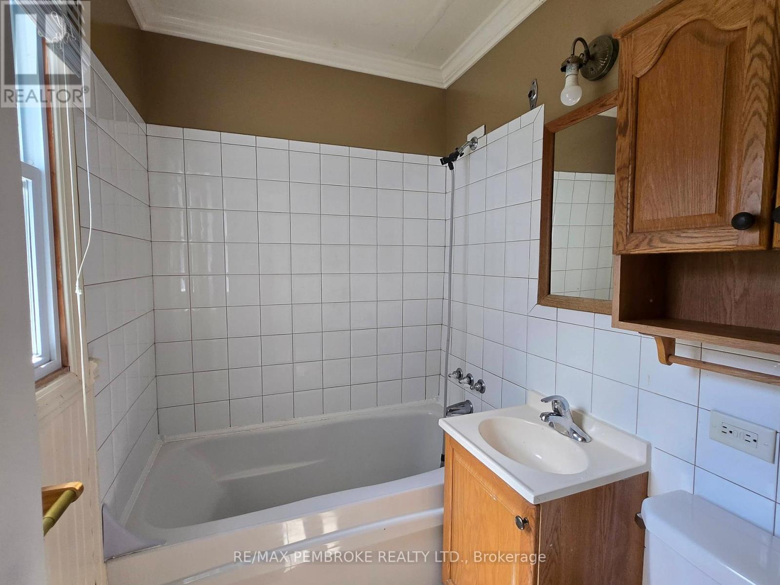 108 THIRD AVENUE, Ottawa. Luxury613. By Peter Sagos - Image 13