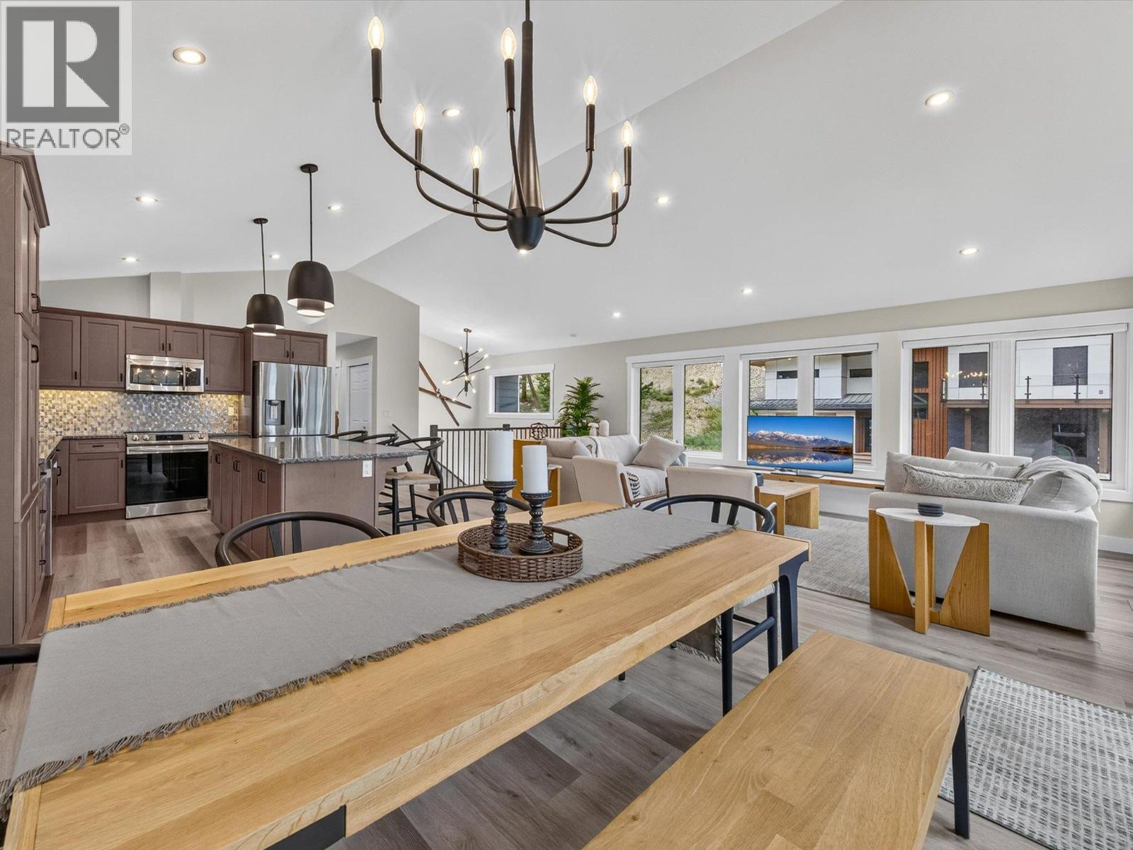 675 TAYNTON Drive, Invermere