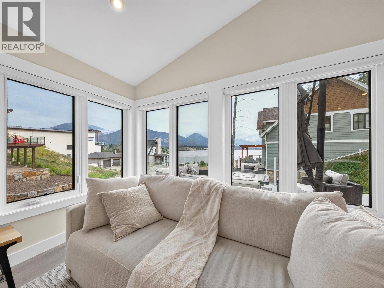 675 TAYNTON Drive, Invermere
