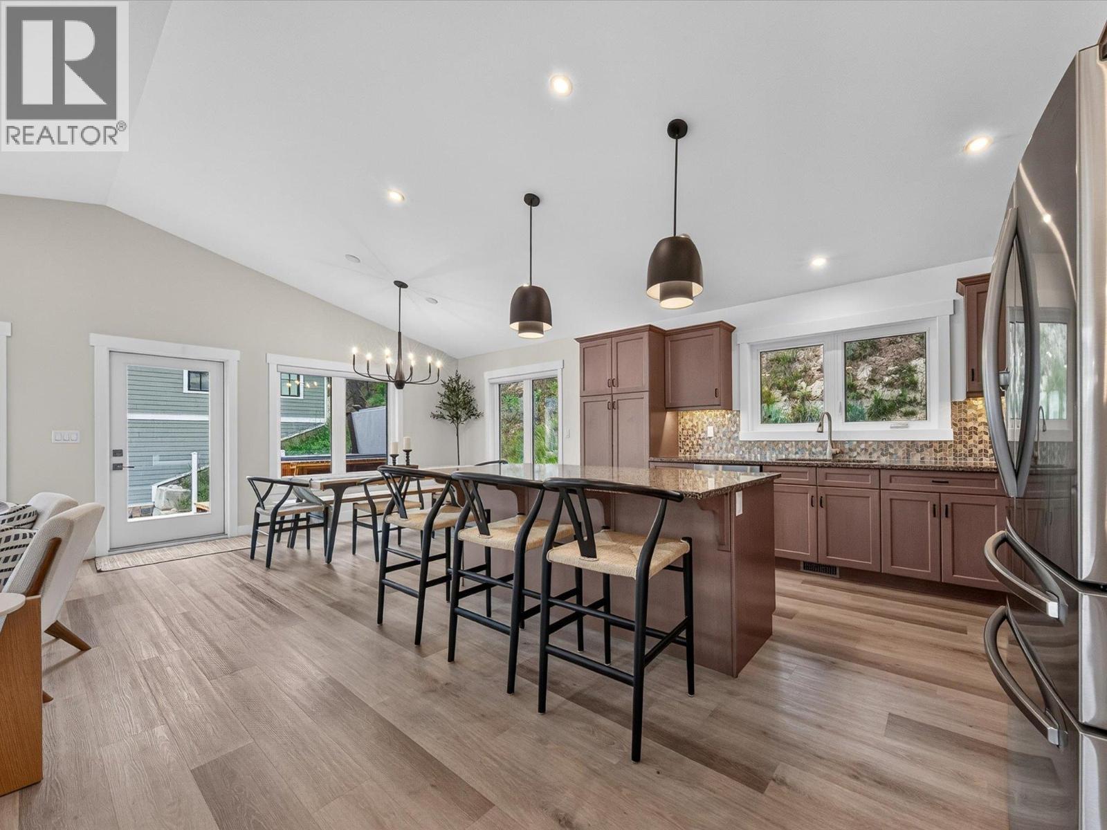 675 TAYNTON Drive, Invermere