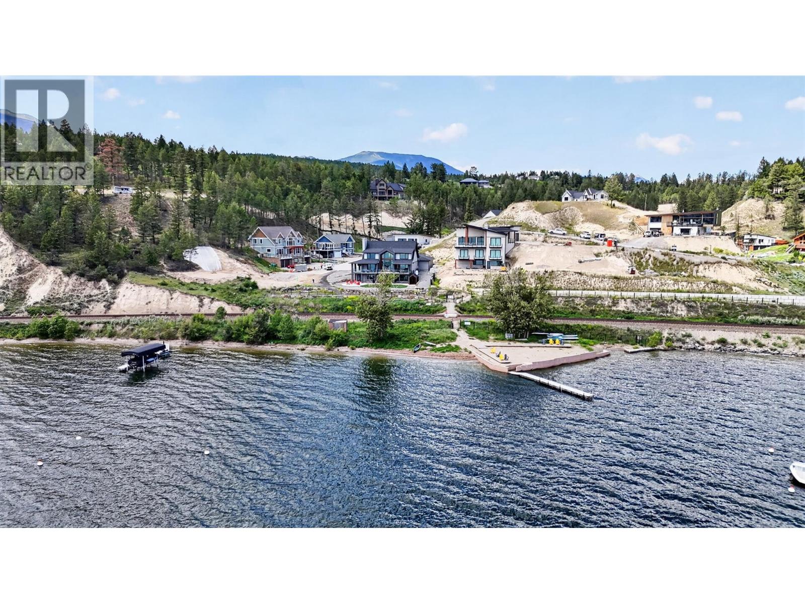675 TAYNTON Drive, Invermere