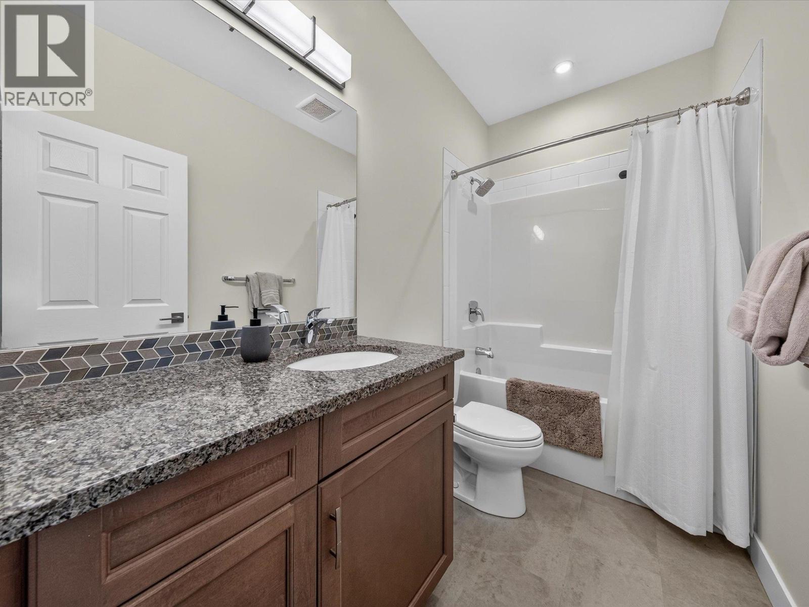 675 TAYNTON Drive, Invermere