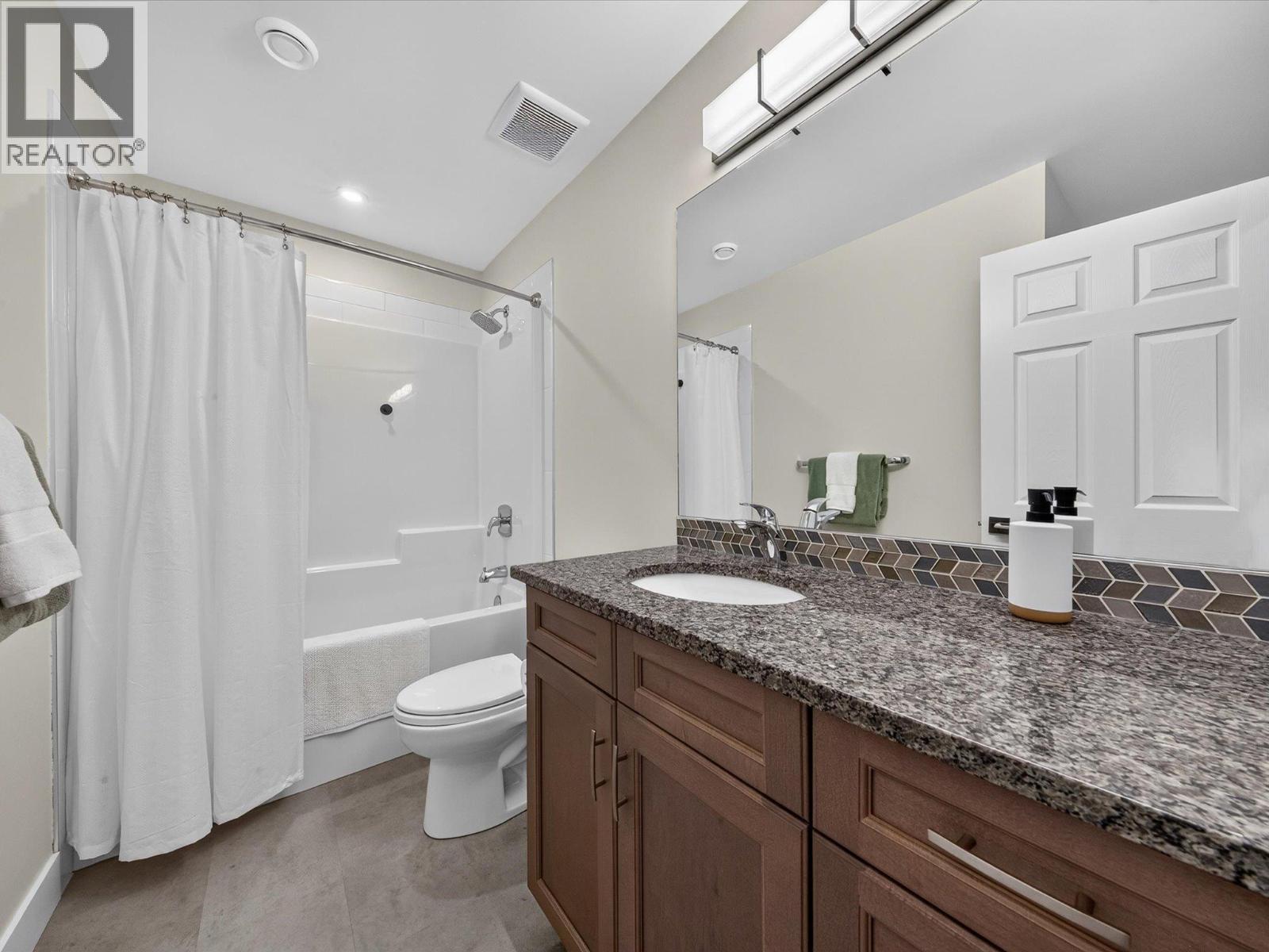 675 TAYNTON Drive, Invermere