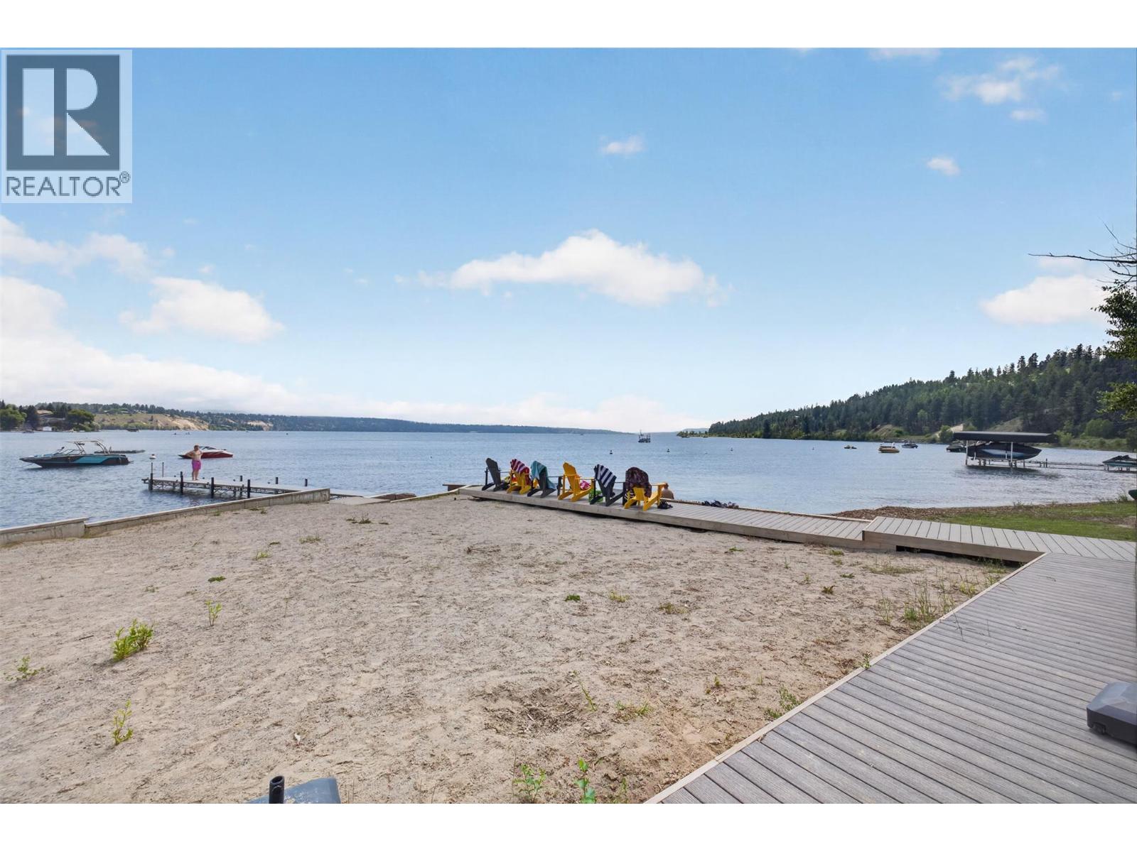 675 TAYNTON Drive, Invermere