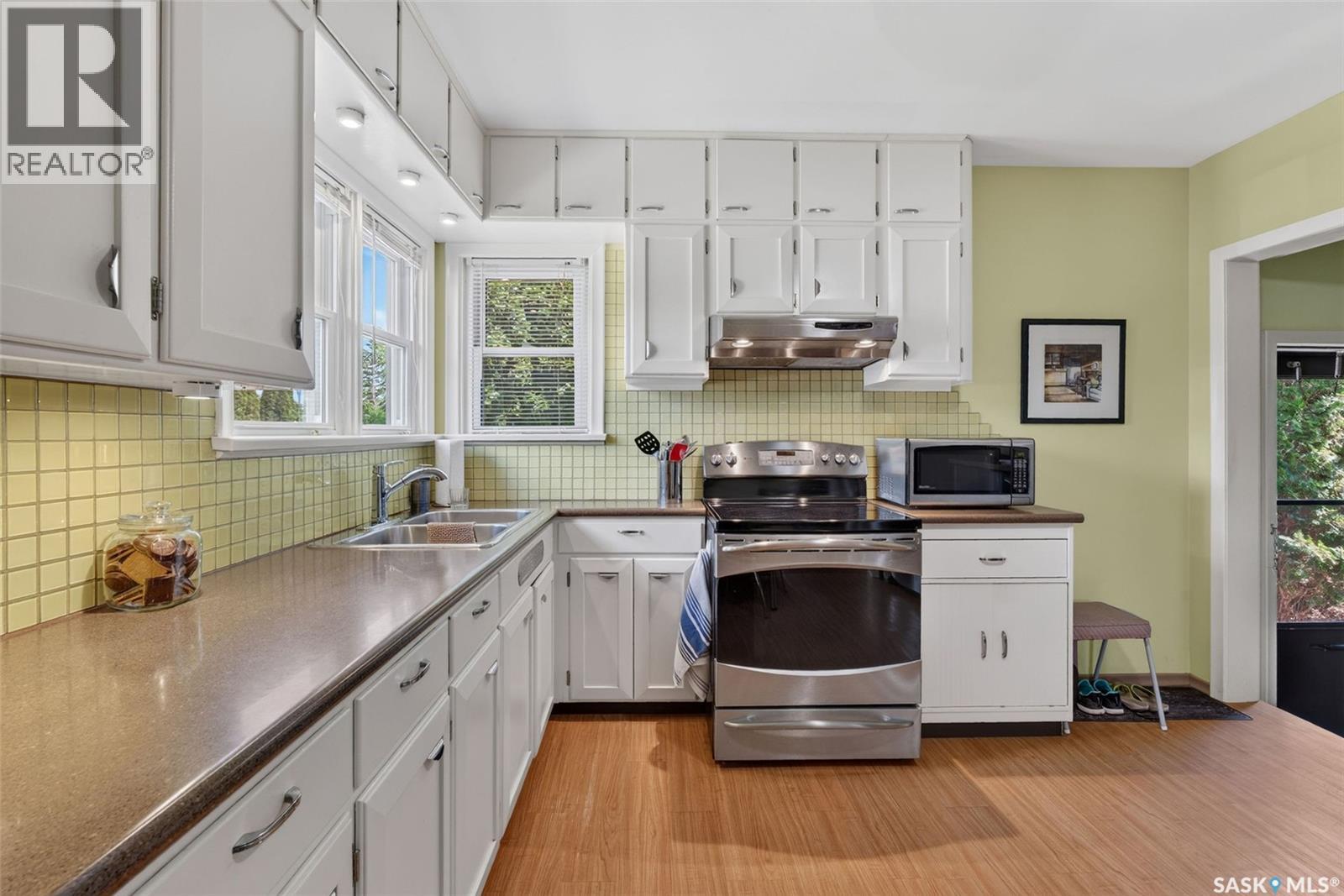 673 8th STREET E - photo 3