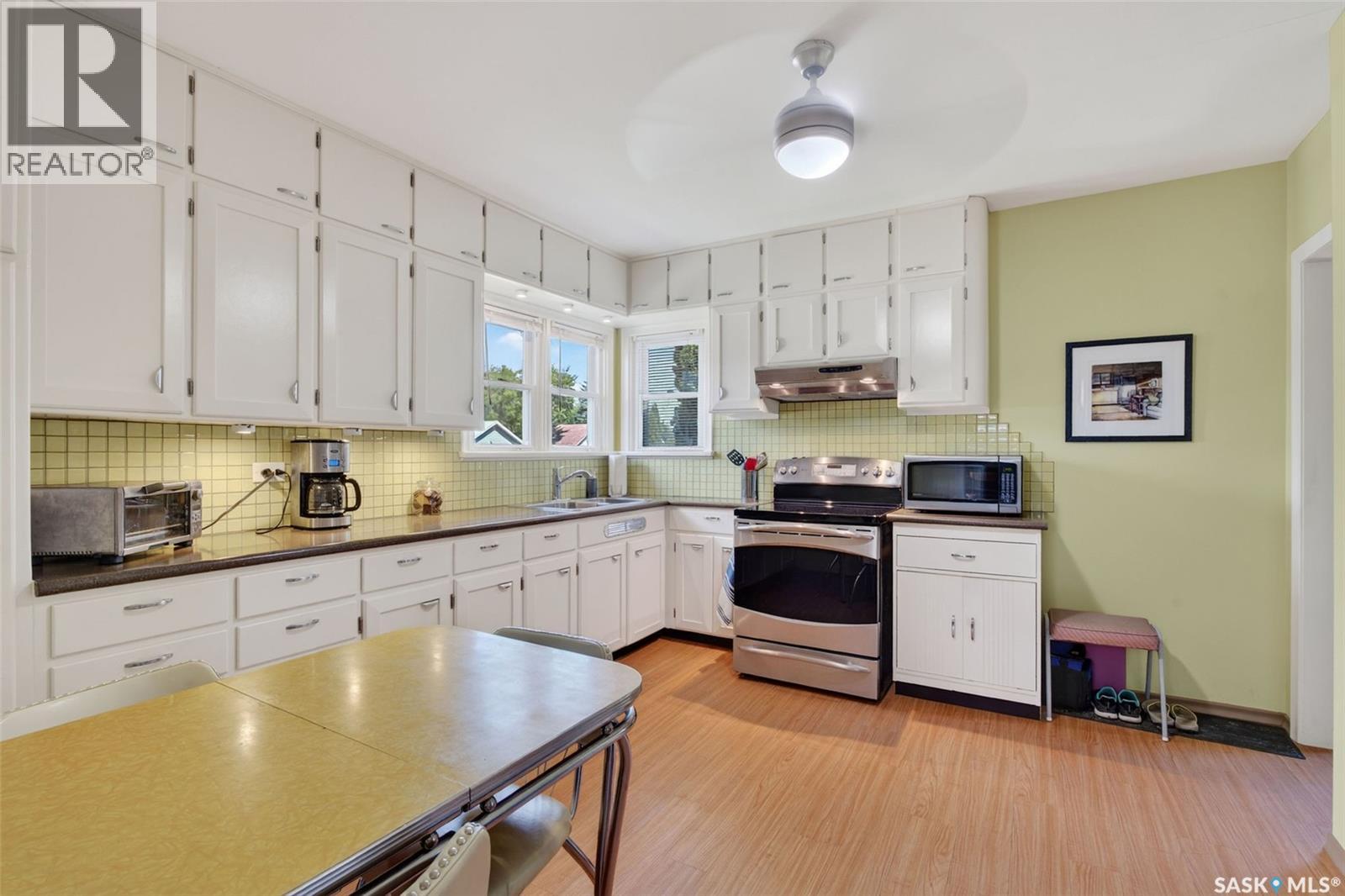 673 8th STREET E - photo 5