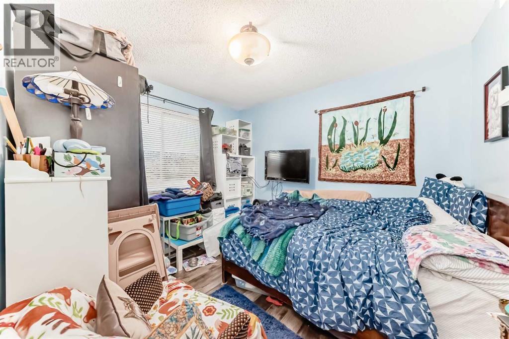 1319 104 Avenue SW - 13