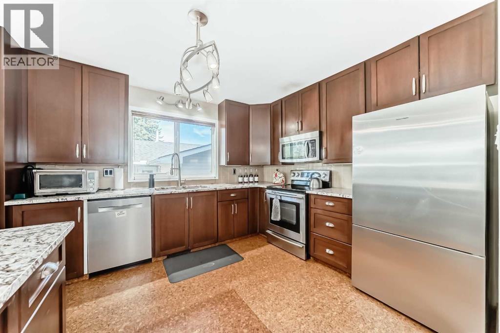 1319 104 Avenue SW - 3