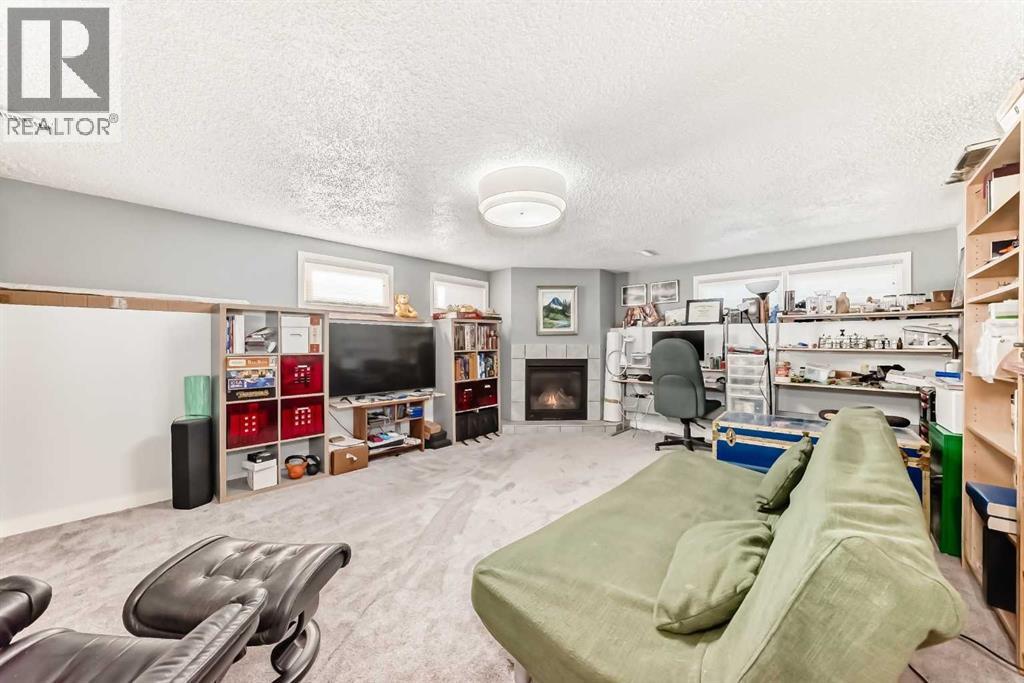 1319 104 Avenue SW - 17
