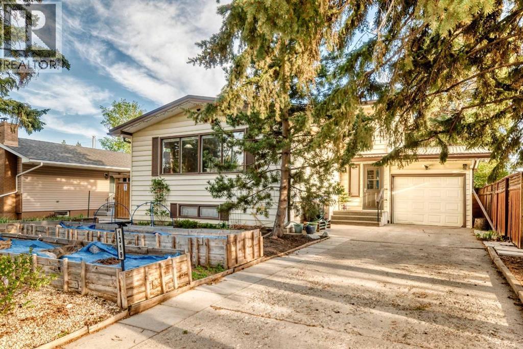 1319 104 Avenue SW - 1