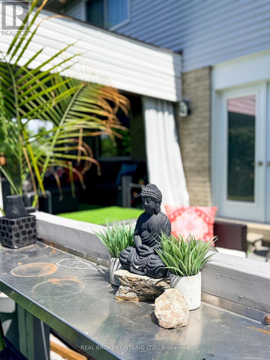 3260 WOODCROFT CRESCENT - 49