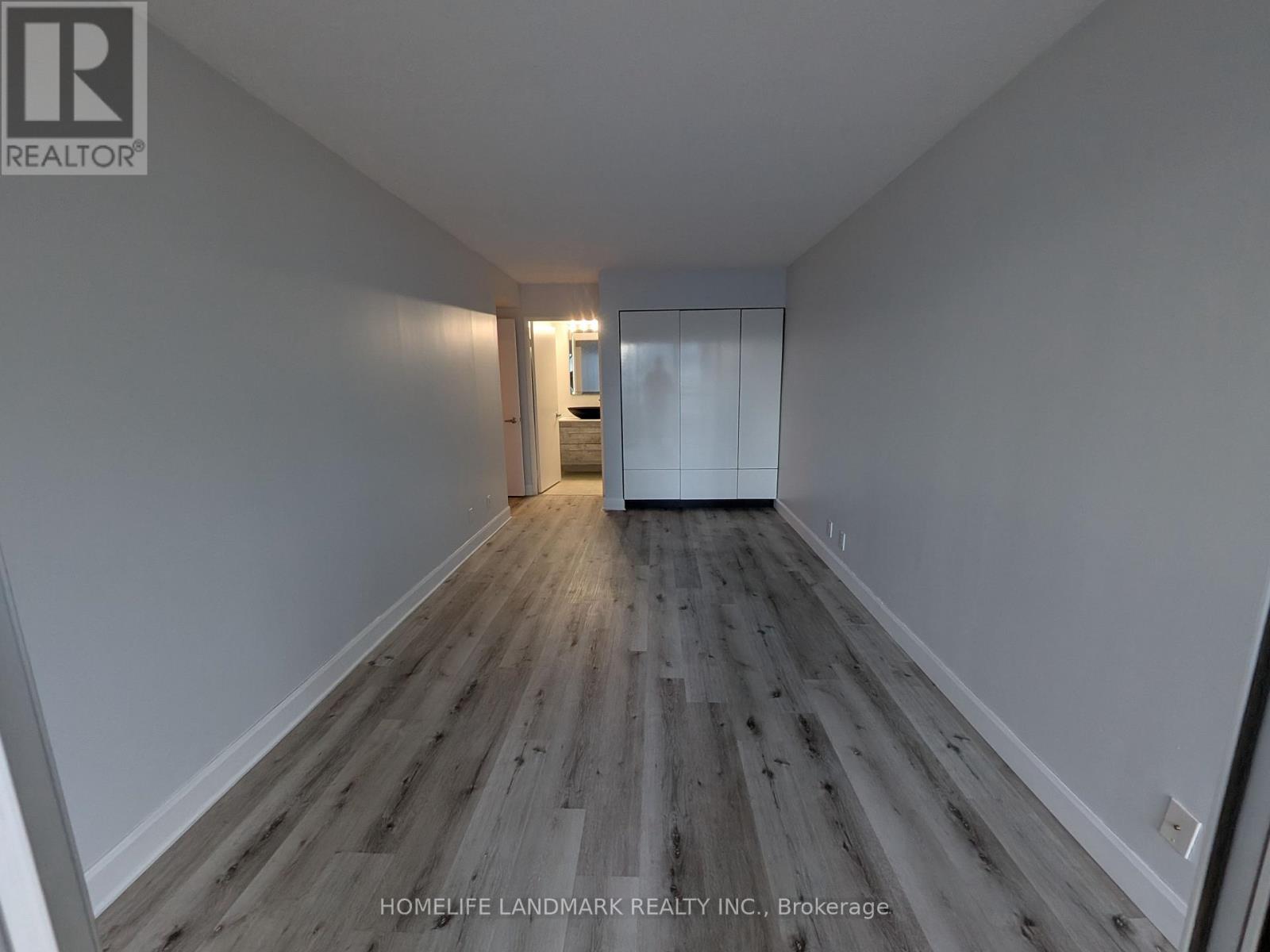 #805 92 KING STREET E - 14