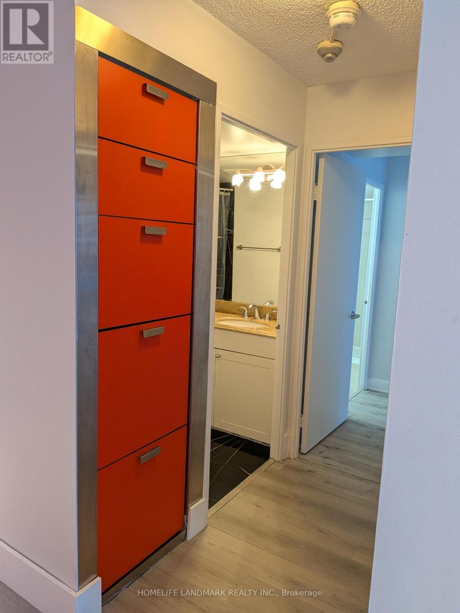 #805 92 KING STREET E - 19