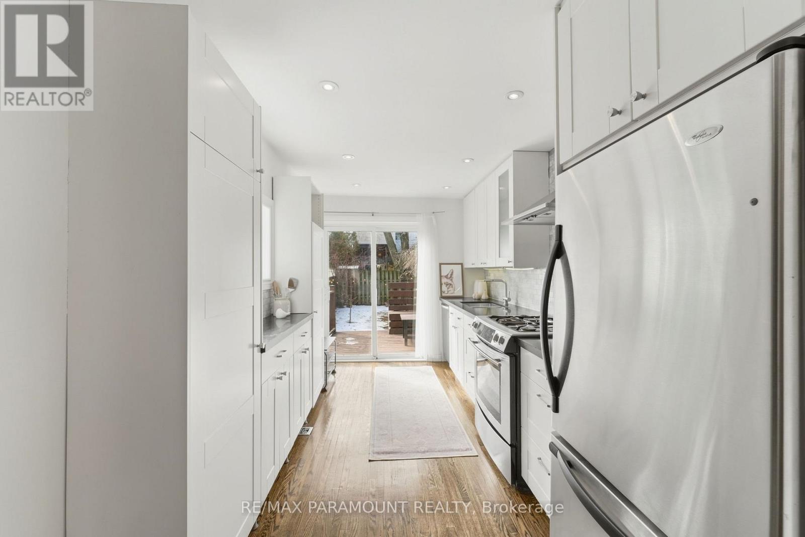 670 RHODES AVENUE - 14